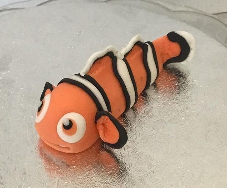Nemo inspired Clown fish edible fondant sugarpaste cake topper