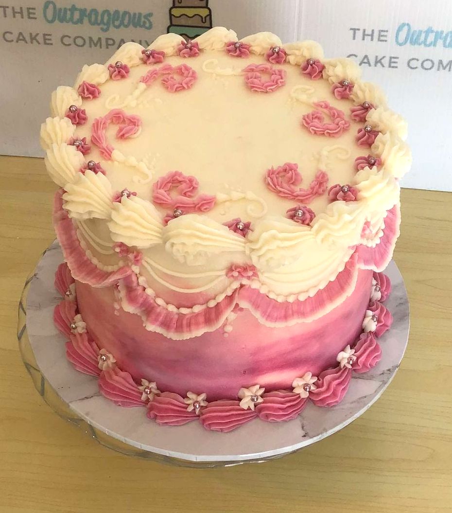 Vintage style Buttercream piped cake